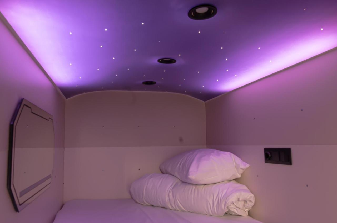 Av-2 Capsule Hotel Kijów Zewnętrze zdjęcie