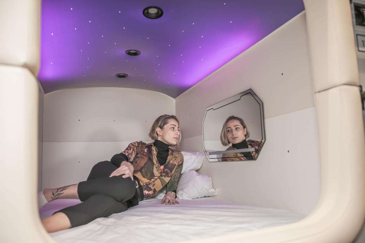 Av-2 Capsule Hotel Kijów Zewnętrze zdjęcie