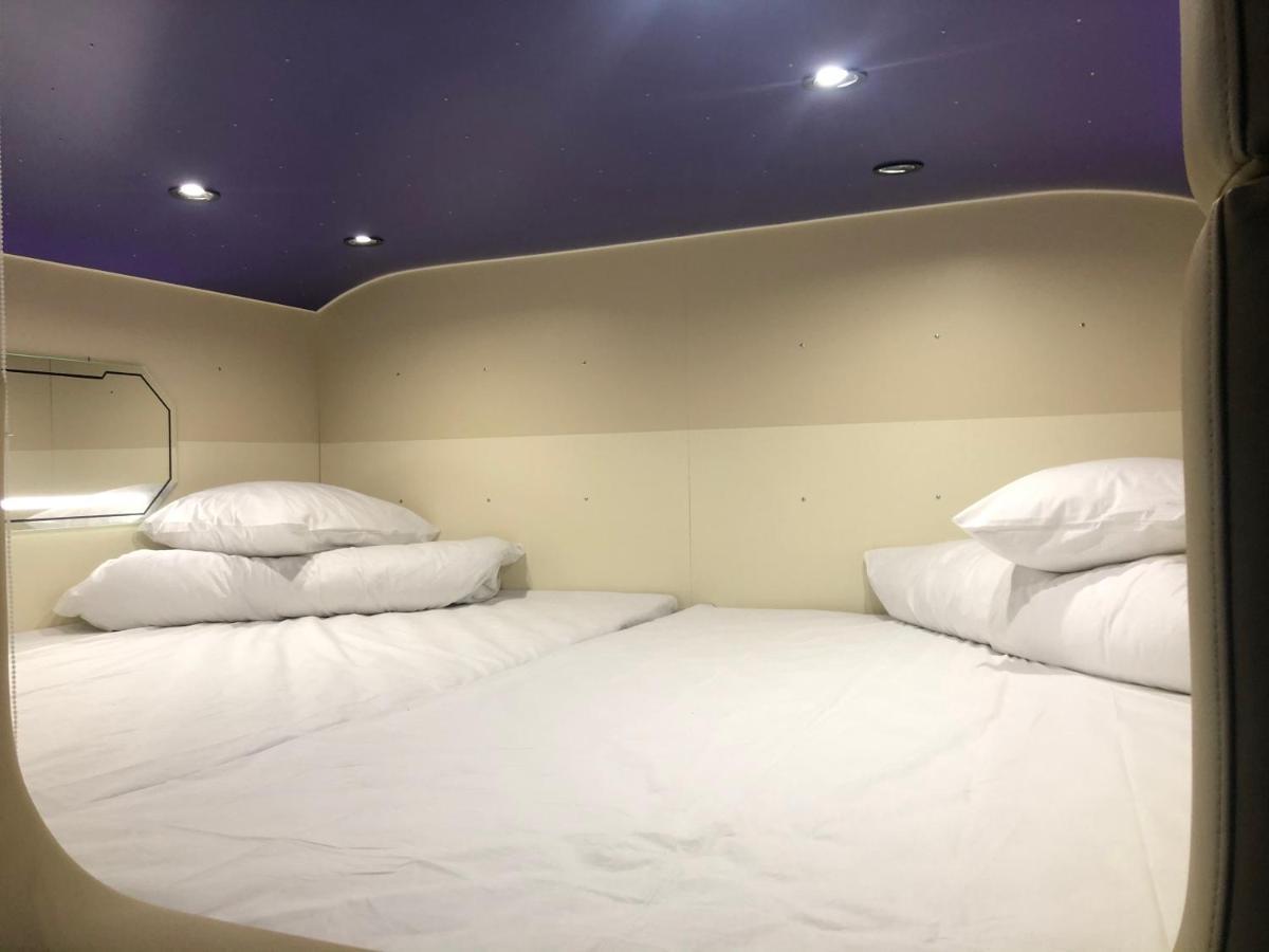 Av-2 Capsule Hotel Kijów Zewnętrze zdjęcie