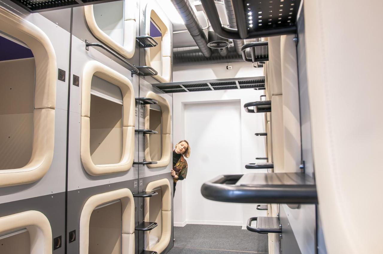 Av-2 Capsule Hotel Kijów Zewnętrze zdjęcie
