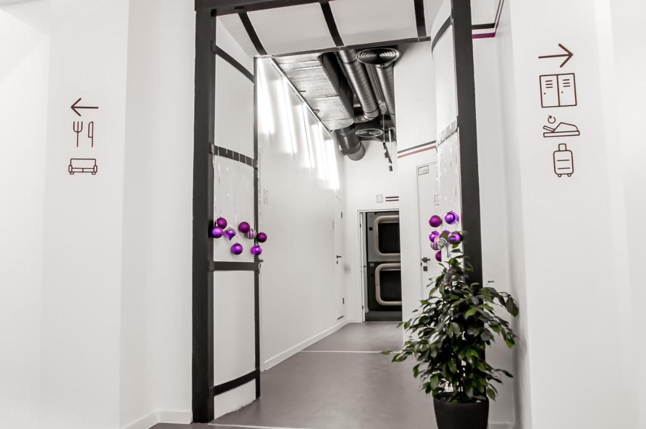 Av-2 Capsule Hotel Kijów Zewnętrze zdjęcie