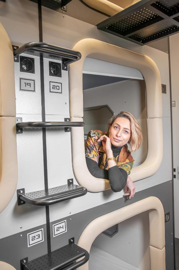 Av-2 Capsule Hotel Kijów Zewnętrze zdjęcie