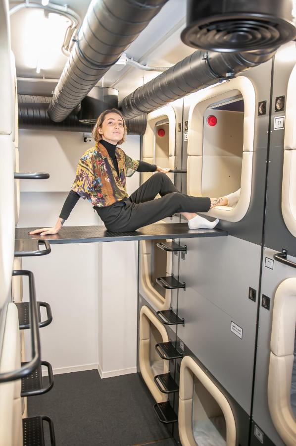 Av-2 Capsule Hotel Kijów Zewnętrze zdjęcie
